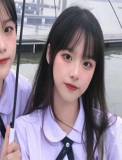 表演艺术解析：《拿开你的手》的群像表演的整体效果与个体特色 感受表演的情感力量